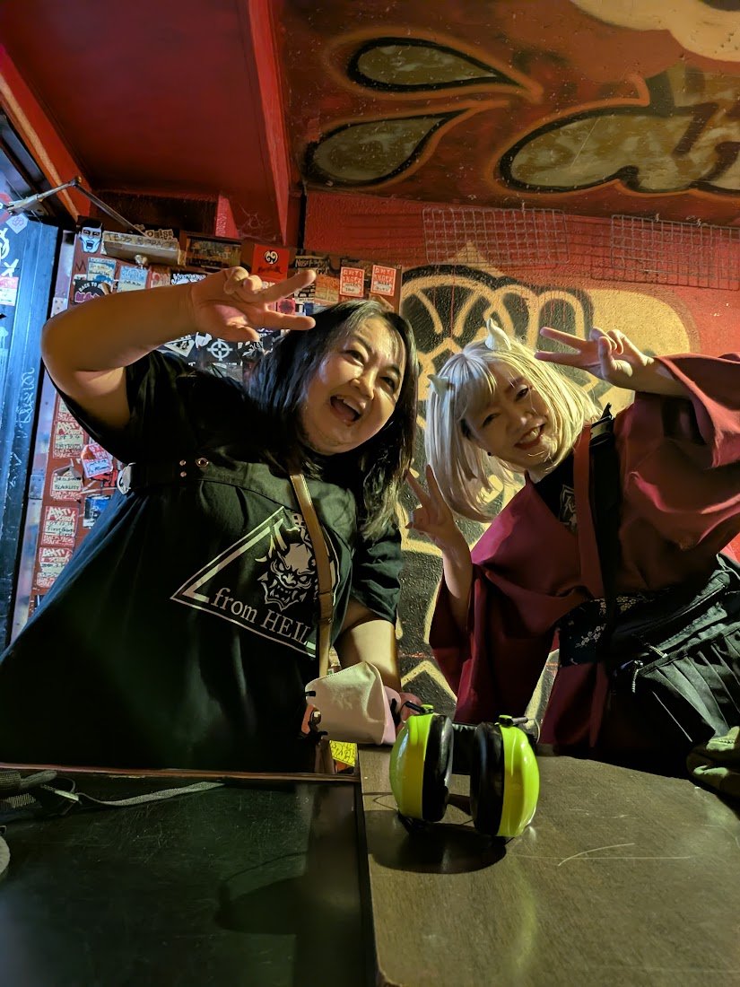 02_from_HELL's tweet photo. 本日は新宿ANTIKNOCKありがとうございました！
Billy Doomのスタッフの方が、その昔OKA-ONIとSUMI-ONIがMalignant Co.（ @MalignantCo ）で対バンした ジ・アズキウォッシャーズ （@THEAZUKIWASHERS） のメンバーだったのにびっくり。世間狭いです。

メインアクトのBilly Doomもカッコよかった！
凄い良い人たちだったので、是非また対バンしたいです。

次は4月2日両国SUNRIZE！
よろしくオニがい致します。

#Billydoom #鬼fromHELL #ONIfromHELL

【ライブ予定】
◆2026年4月2日（木）両国SUNRIZE
◆2026年4月20日（月）新宿ANTIKNOCK
◆2026年4月25日（土）柏616
◆2026年5月16日（土）新宿Loft
◆2026年5月25日（月）両国SUNRIZE
◆2026年6月27日（土）新宿ANTIKNOCK [50.K.Z.]
◆2026年7月15日（水）新宿WildSideTokyo
◆2026年10月24日（土）新宿御苑 MERRY-GO-ROUND