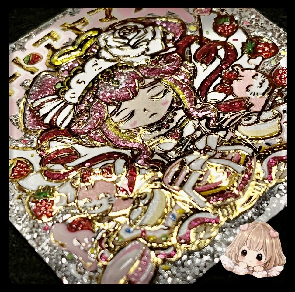 Najasalaheem's tweet photo. ③最後。凹凸は個体差があるかもなのでなんとも言えない、フォント部分、薔薇部分、顔一部、羽らへん、点圧にならないよう分散してるのかよくわからぬ。どちらにせﾛｰﾀﾞｰ平置き
アヤマリスかわいいからバインダーやミニぬいぐるみ展開してほしいな!?（夢）
@amhapiseal 
#ビックリマン https://t.co/xSlnBuLmGt