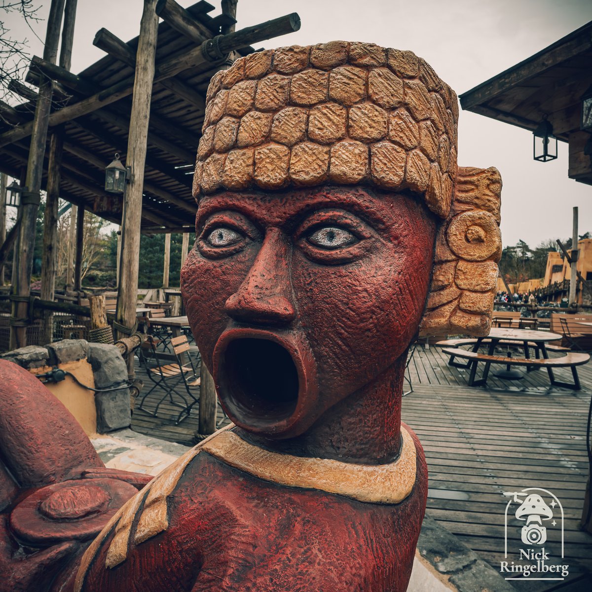 RingelbergNick's tweet photo. Imka Gijs doet het weer. Ik ben wel benieuwd of de medewerkers in het verkooppuntje er blij mee zijn.... staat erg hard en het is een erg kort loopje 😱
#efteling #gijs
📍 Efteling https://t.co/HeD2vRWiDh