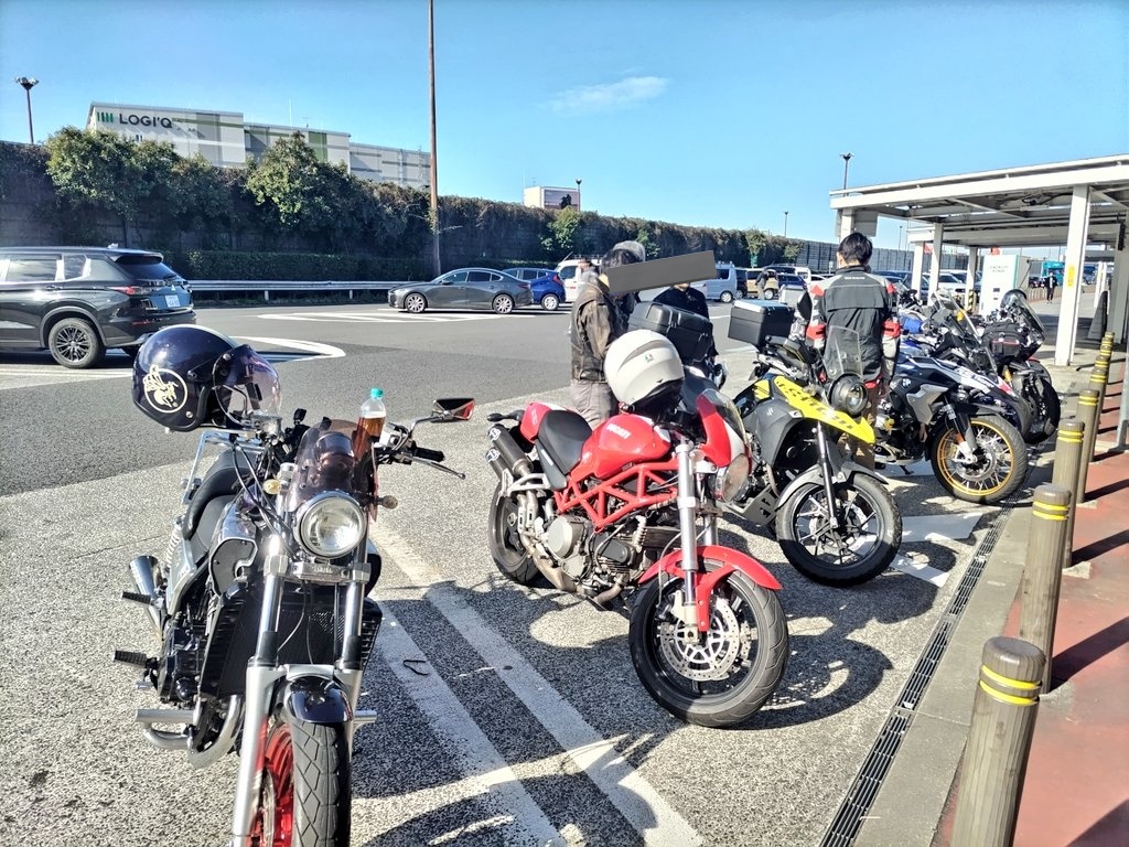 CubとVmaxとakinoriだけど tweet media