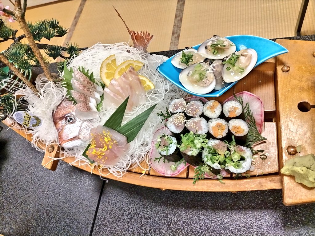 CubとVmaxとakinoriだけど tweet media