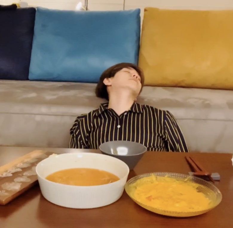 kyoongiewify's tweet photo. and the saga continues when he’s full 🤣🤣🤣 https://t.co/J8B76wN96T