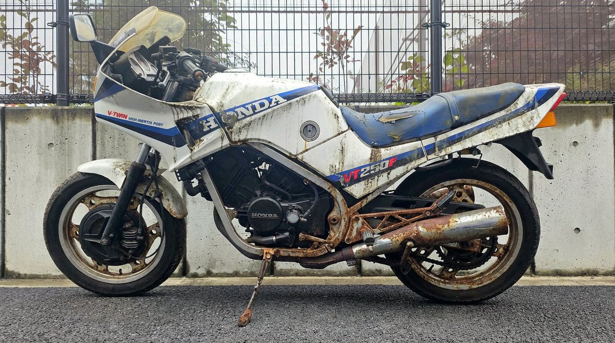 10月に5万で入手した不動車のHonda VT250F(1984年式)をレストアして 