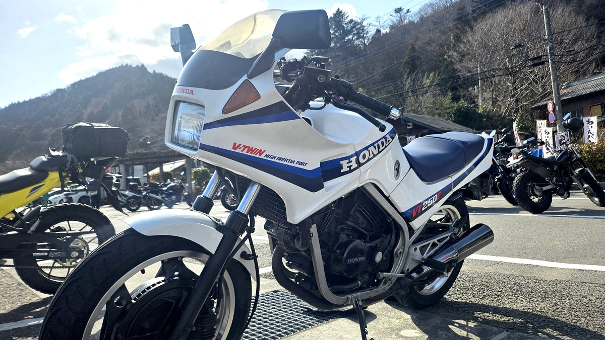 10月に5万で入手した不動車のHonda VT250F(1984年式)をレストアして 