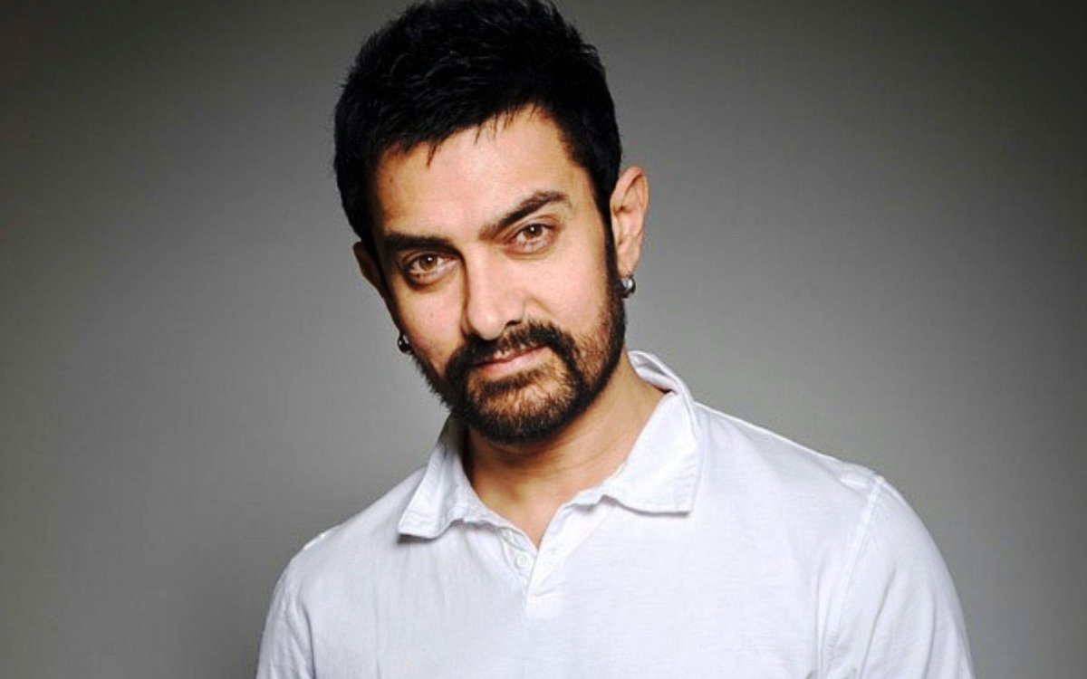 Bolly_BoxOffice's tweet photo. Happiest Birthday to the founder of the ₹200cr, ₹300cr, ₹500cr, ₹600cr, ₹700cr, ₹1700cr, ₹1800cr, ₹1900cr and ₹2000cr worldwide gross clubs in Indian cinema.

Even after almost a decade, Dangal remains the highest-grossing Indian film ever worldwide.

Brand #AamirKhan 🙏 https://t.co/mENQ7rTzUw