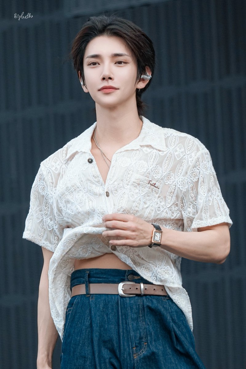 Bigteeth1230's tweet photo. 260314 SEVENTEEN _NEW BANGKOK

😏😳

#조슈아 #JOSHUA #세븐틴 #SEVENTEEN #ジョシュア https://t.co/ZD4MsbGbL2