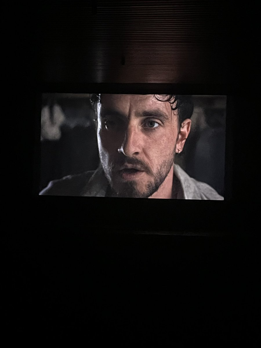 desperatereade2's tweet photo. Grata al cinema del mio paese sperduto che non solo ha tenuto #hamnet in programmazione per tutto questo tempo ma ha anche messo l’unico spettacolo nell’orario perfetto per me ✨🍿😍 #paulmescal https://t.co/mSdOFwKIfM