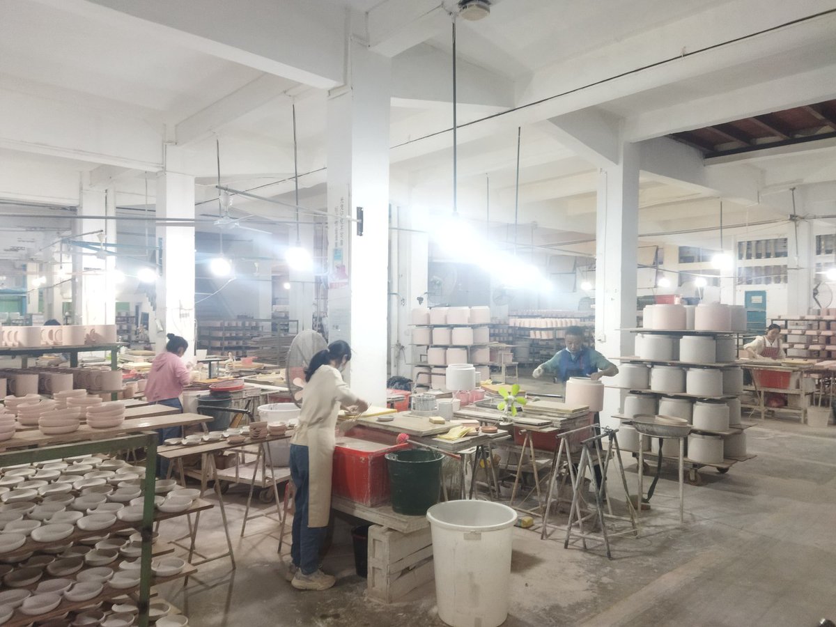 jingfengciyi's tweet image. Our skilled artisans craft premium ceramic pet bowls &amp;amp; planters in our factory, with strict quality control at every step. Partner with us for stylish, durable designs—DM for wholesale!🏭
jfceramics.cn
#CeramicFactory #PetSupplyWholesale #ArtisanCrafted