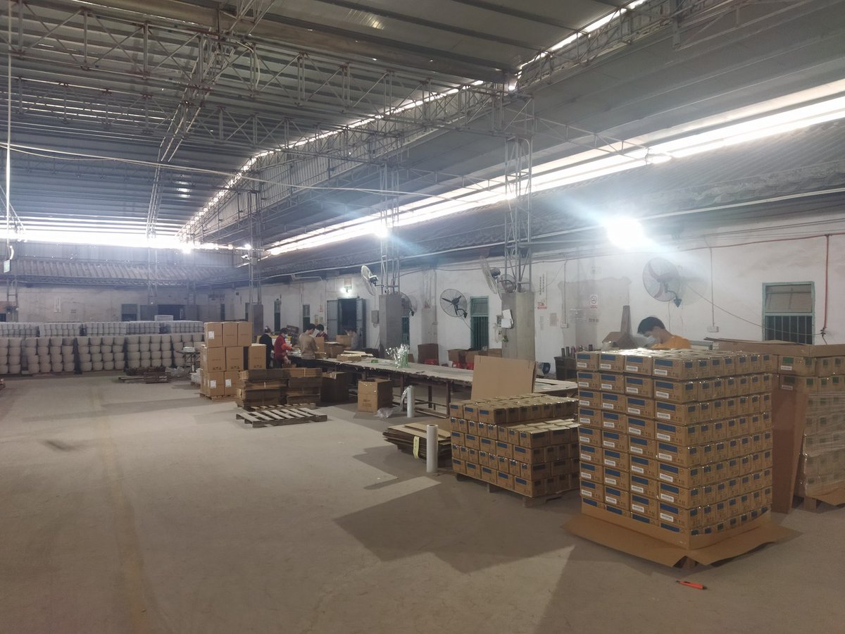 jingfengciyi's tweet image. Our skilled artisans craft premium ceramic pet bowls &amp;amp; planters in our factory, with strict quality control at every step. Partner with us for stylish, durable designs—DM for wholesale!🏭
jfceramics.cn
#CeramicFactory #PetSupplyWholesale #ArtisanCrafted