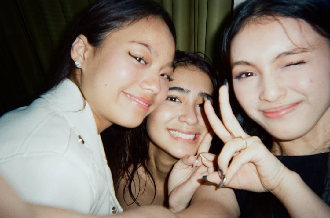 ZAYIazvi's tweet photo. OHMAYGHADD I'M LOVING THIS TRIO
#silana #wayliza #lelliza https://t.co/3eZkpgplIp