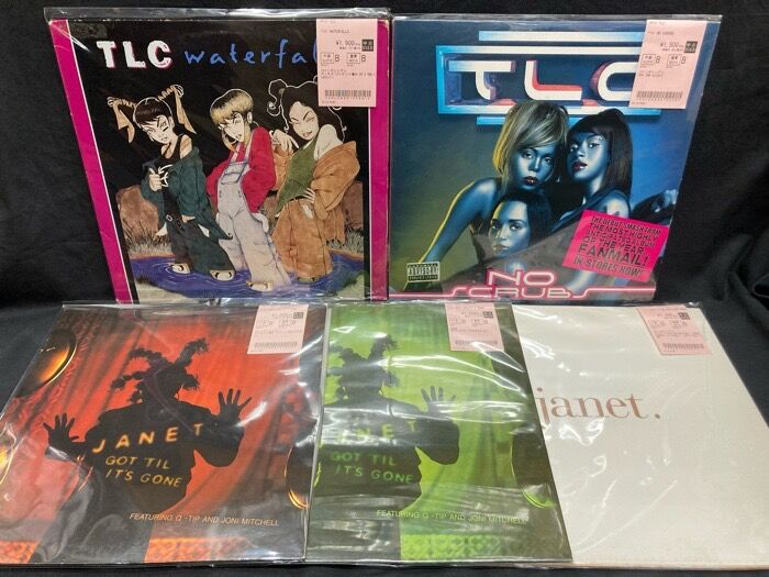 diskunion_SCMS's tweet photo. 3/14 (土) R&amp;B USED 12 INCH RECORDS 新入荷情報 

☆GROOVE THEORY の「TELL ME」をはじめ、D'ANGELO や MADONNA、MICHAEL JACKSON、MARIAH CAREY、TLC、SWV など、REMIX盤やリイシュー盤を併せた、R&amp;B 12インチ の 名盤を50枚以上、一挙入荷いたしました！

詳細はこちら
https://t.co/2tm7vvWzov https://t.co/wiHmydserp
