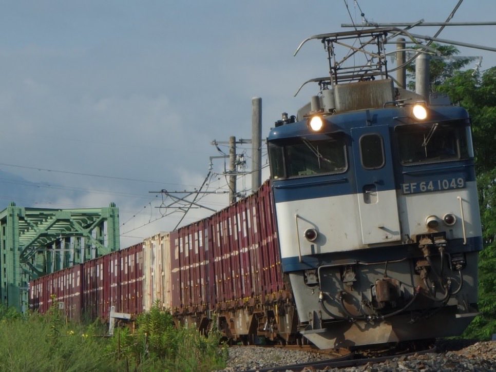 Railways6477's tweet photo. 長野地区のロクヨンの運転が終わってしまうんですね。。私はこの色が好きでした。正面から見ても更新色より青多めがポイント高い https://t.co/zMgqlxFkyE