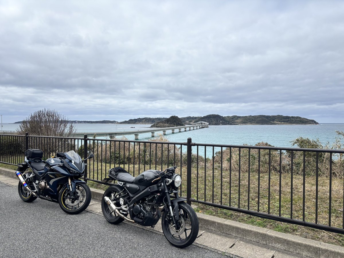 fna_ko's tweet photo. 今日は昼から山口県プチツーリングして来ました！
下関市彦島〜角島〜長門市仙崎〜美祢市、秋吉台カルスト　往復約200km🏍️

曇り空だったためエメラルドグリーンの海が見れず残念ですが、雨に打たれなかっただけでも良しとしよう😙 https://t.co/LEVEjks54y