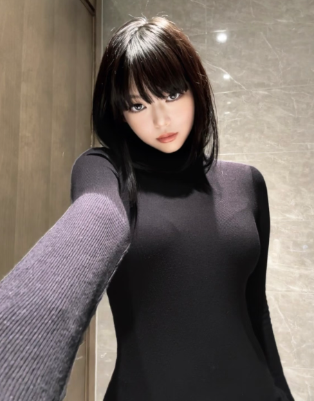 BarbraBeta3870's tweet photo. 上海很美，可惜就是没有朋友 吃饭一个人 上班 一个人 回家���个人 逛街也是一个人  浦东 高桥 川沙新镇 https://t.co/GadRRaWf3G