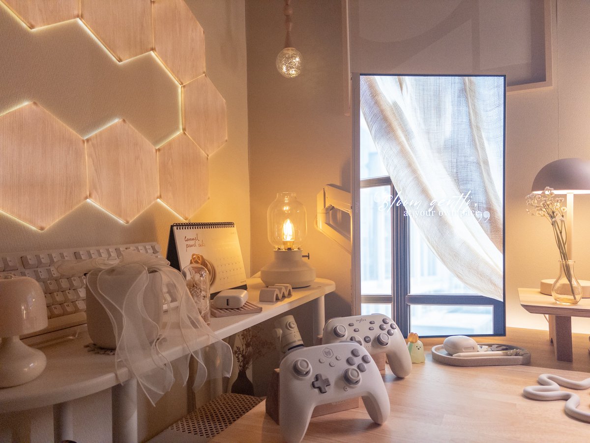 naaaaas_7's tweet photo. Night desk ☾⋆⁺₊⋆
最近、夜の雰囲気も好きになってきました。

#desksetup #Nanoleaf #淡色界隈 https://t.co/ZJzIO0EHws