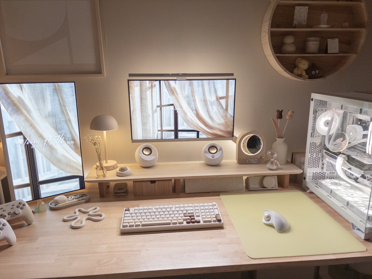 naaaaas_7's tweet photo. Night desk ☾⋆⁺₊⋆
最近、夜の雰囲気も好きになってきました。

#desksetup #Nanoleaf #淡色界隈 https://t.co/ZJzIO0EHws