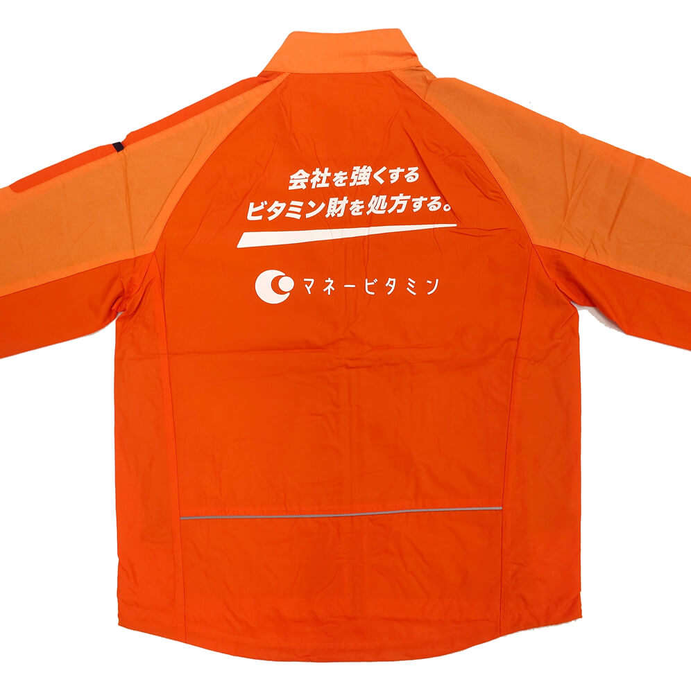 teamworkapparel's tweet photo. 【ジャンパー】

東京都渋谷区にあるマネービタミン様のロゴ入りオリジナルジャンパーを製作させていただきました。

背中の大きな社名が良く目立っていてgood(^o^)！

#オリジナルジャンパー
#社名入りジャンパー
#ネーム入りジャンパー
#ロゴ入りジャンパー
#ロゴ入れジャンパー https://t.co/ullWHdilWY