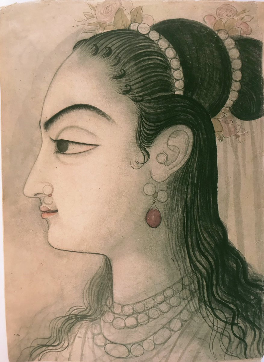 Kautilya02's tweet photo. These kinds of pearl drop earrings were quite popular among the medieval Indian noblewomen!! Looks so classy!! 

I don't know whether modern Indian jewellers make such pieces now!! https://t.co/uNfTCoPOTk