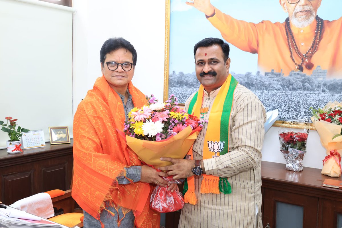 HarishBhandirge's tweet photo. मुंबई महानगरपालिकेच्या आरोग्य समिती अध्यक्षपदाचा पदभार आज स्वीकारला.
या निमित्ताने मुंबई महानगरपालिकेचे उपमहापौर मा. श्री. संजय घाडी जी यांची भेट घेऊन त्यांच्या शुभेच्छा व मार्गदर्शन घेतले.

#BMC #Mumbai #HealthCommittee #PublicService #BJPMumbai #Leadership #MumbaiDevelopment

@misanjayghadi