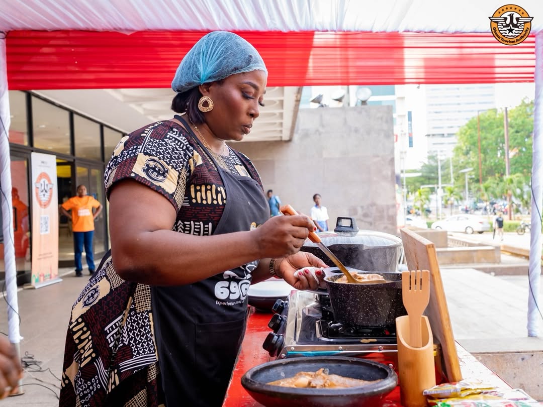 myghanadaily's tweet image. The Celebrity Cooking Competition at Taste69@69 saw five talented contestants battle it out to impress dignitaries, culminating in the announcement of a well-deserved winner.

#Taste69@69 #GhanaianFood #CultureWeek #VisitGhana #ExperienceGhana