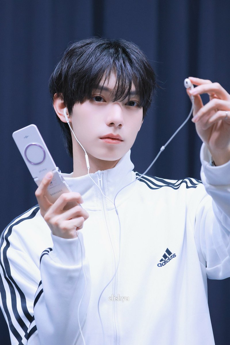 릿 tweet media