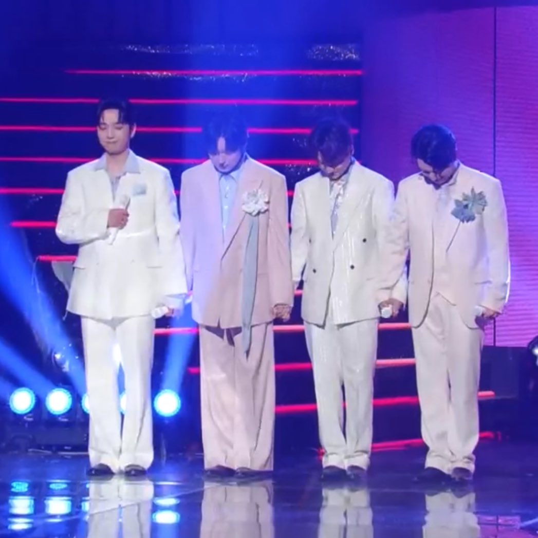 포레스뗄라 소개문구              그들의 실체

           그리고
돌아온 전설의 수문장         😖😖😖😖