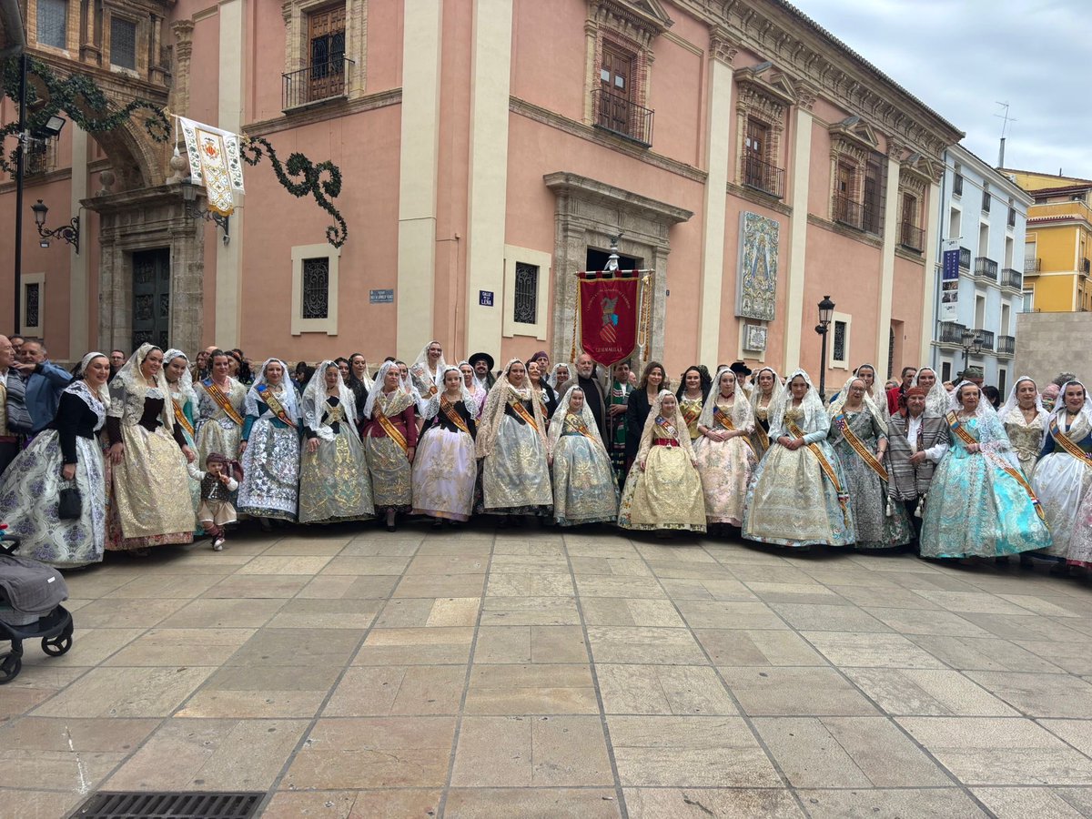 GVAGovernObert's tweet photo. 💐La SA de Transparencia y Participación, Carmen Uriol, ha acompañado a las Falleras Mayores de los #CEVEX en su visita a la @basilicadesampa

👉 Un acto solemne que refuerza los vínculos con los valencianos en el exterior y nuestras tradiciones
#Fallas2026🔥 https://t.co/9QpKzg3WK2