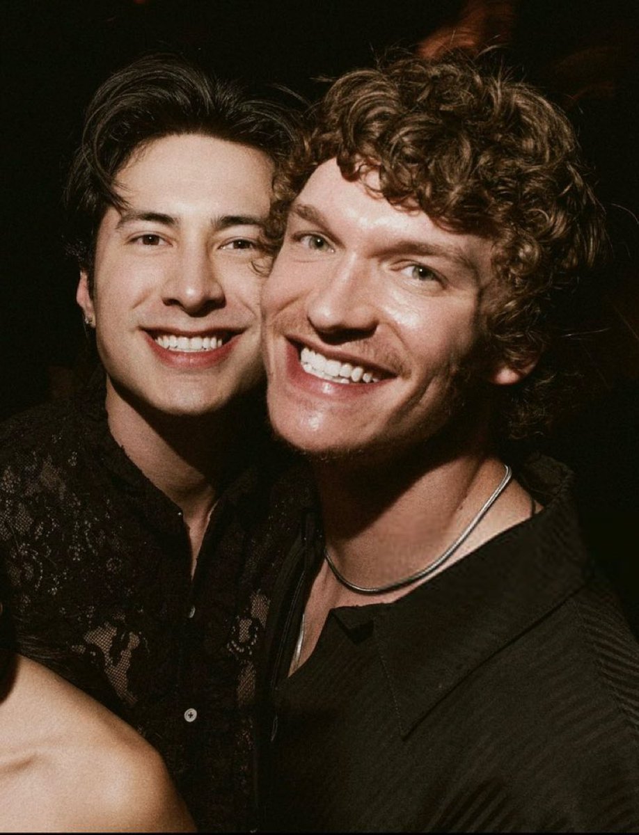 leslie ⚜️ tweet media