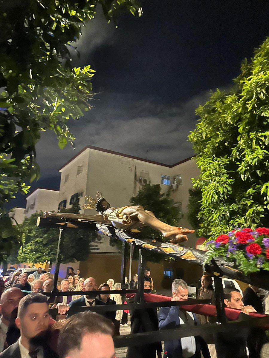 🔵 #ActualidadPastoreña | Esta Hermandad de la Divina Pastora participaba ayer en el Vía+Crucis del Santisimo Cristo del Perdón y Caridad de <a href="/PARROQUIABLANC1/">PARROQUIA BLANCAPALOMACANDELARIA</a>, representada por nuestro Diputado Zagal de Cultos.

Nuestro agradecimiento a la Parroquia por seguir teniendo presente a