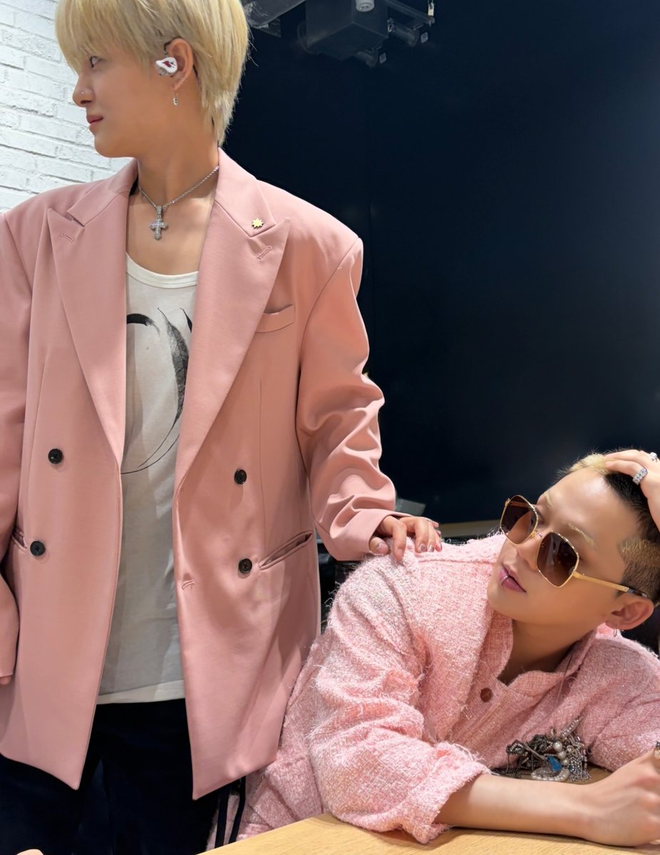 어이 후니🔥 오늘로 몇번째냐 16년도부터 오 아 16년도부터면 와 10년째네 와…. ㄹㅈㄷ🔥브로야 10년이다 10년 ㅋㅋㅋㅎㅎㅋㅋㅋㅎㅋㅋㅎ 긴말이 필요하냐 진심 축하한다 매번 하는 축하지만 그 전보다 또 그 전전보다 진심으로 축하하고, 다음 년도도 또 그 다음 년도도 늘 그랬듯이 야무지게