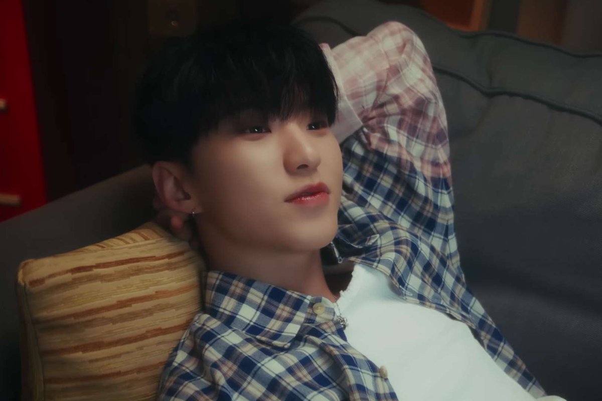 이거 다 25년에 찍은 솔로뮤비인데
머리색 다 다르고 분위기 다 다른거
존나 감동 된다......😭😭😭😭