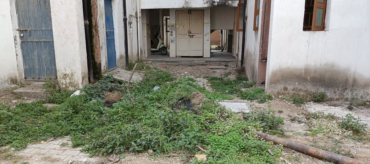 anish24290's tweet photo. @DGCPWD 
Repeated complaints on maintenance issues in a CPWD govt quarter (25-D Sector 4 Pushp Vihar) remain unresolved. Open jammed manhole causing unhygienic conditions and mosquito breeding. Complaints often shown “attended” without rectification. Serious health concern. https://t.co/pfIQLonalL