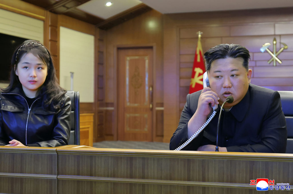 Poco1217744's tweet photo. North Korea, officially the Democratic People's Republic of Korea, is a country in East Asia. It constitutes the northern half of the Korean Peninsula and borders China and Russia to the north at the Yalu and Tumen rivers, and South Korea to  #northkorea #northkoreanews
#japan https://t.co/NY6TBf3bx5