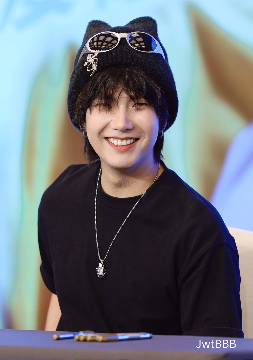 กลับมาเป็นน้อนบิวซะดีดี 🤭💙🫶
SWEET MOMENT WITH BUILD 

#BuildXTheodoreGelato
<a href="/JakeB4rever/">BIU.</a>