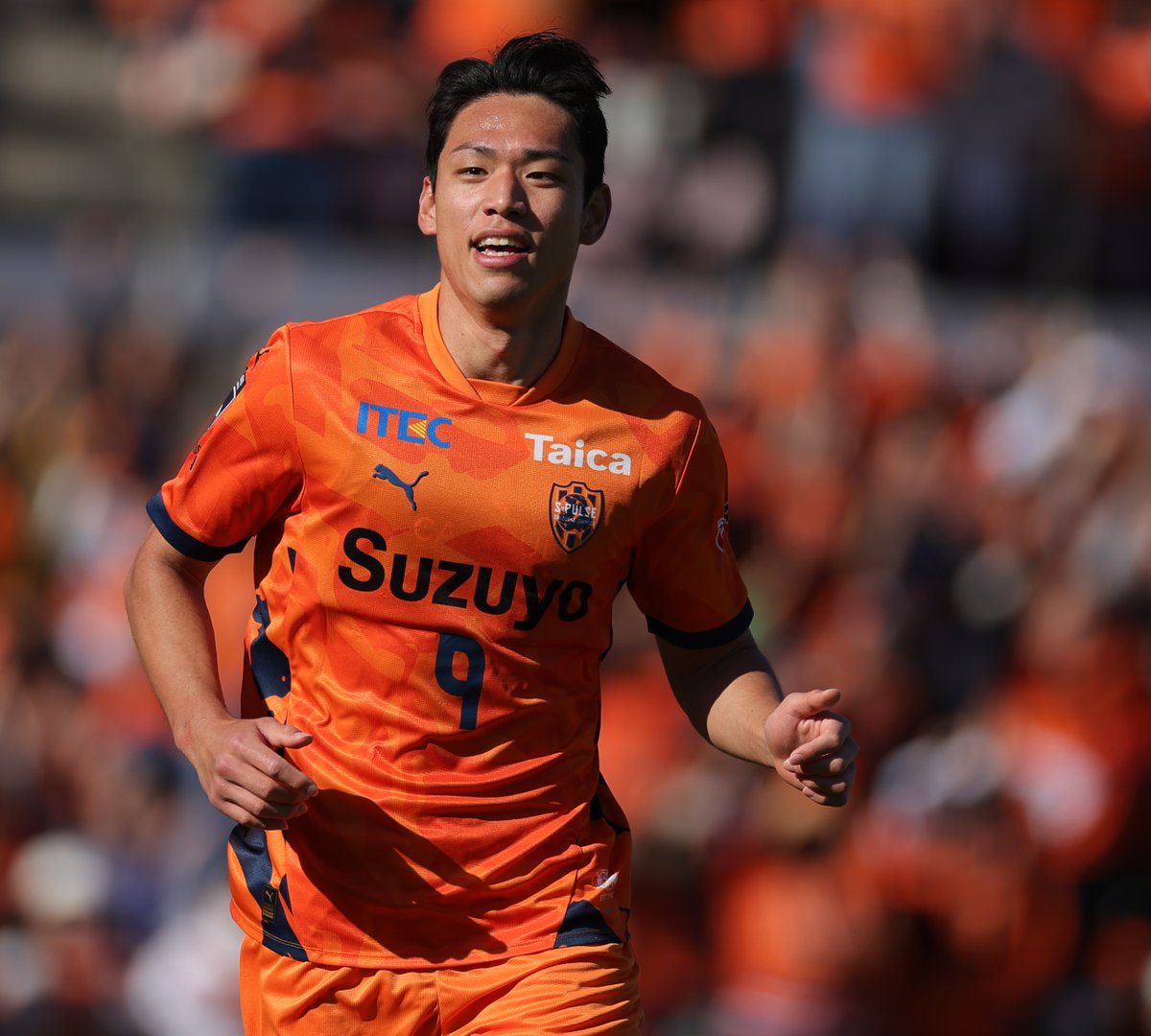 shizusports's tweet photo. #清水エスパルス は #ファジアーノ岡山 戦で、百年構想リーグのPK戦4試合目にして初の勝利。#梅田透吾 選手が相手のキックを２本止め、「PKはスタジアム全体で戦っている。とにかく止めなければいけなかった」とほっとした表情を見せました。試合後には #吉田孝行 監督と #高木践 選手の誕生日を祝福。 https://t.co/KLztvDhe9s
