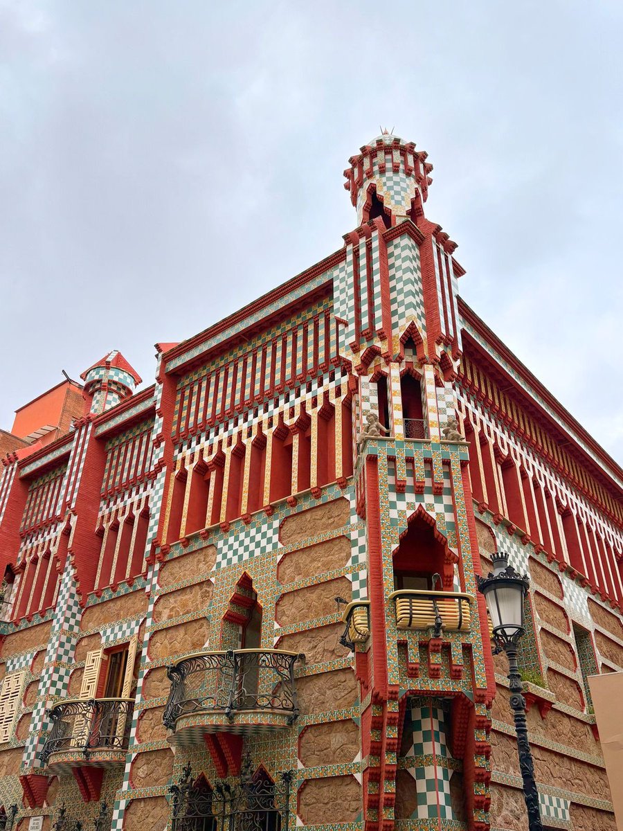 vistaaura222's tweet photo. Casa Vicens, Spain https://t.co/0JRrt36bXE