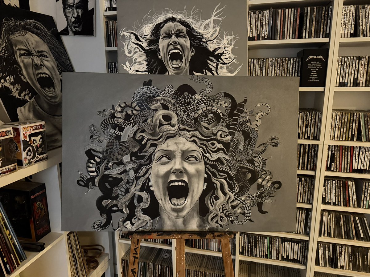 pedrosag's tweet photo. Medusa, una de las tres górgonas, junto con sus hermanas Esteno y Euríale. De las tres, era la única mortal. Poseidón la deseó y, tras un episodio ocurrido en el templo, Atenea la castigó transformándola en un ser monstruoso con serpientes por cabello y mirada petrificante. https://t.co/TigX53Z7KS