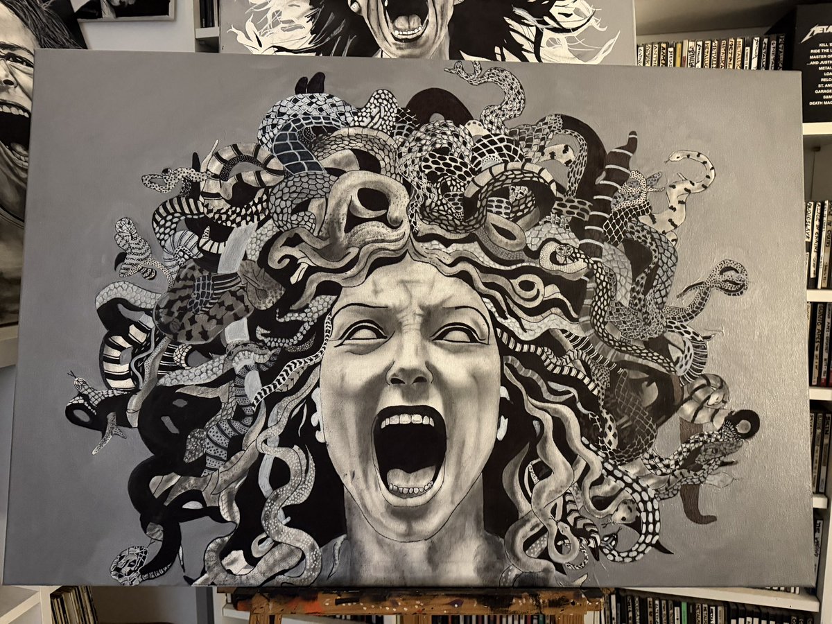 pedrosag's tweet photo. Medusa, una de las tres górgonas, junto con sus hermanas Esteno y Euríale. De las tres, era la única mortal. Poseidón la deseó y, tras un episodio ocurrido en el templo, Atenea la castigó transformándola en un ser monstruoso con serpientes por cabello y mirada petrificante. https://t.co/TigX53Z7KS