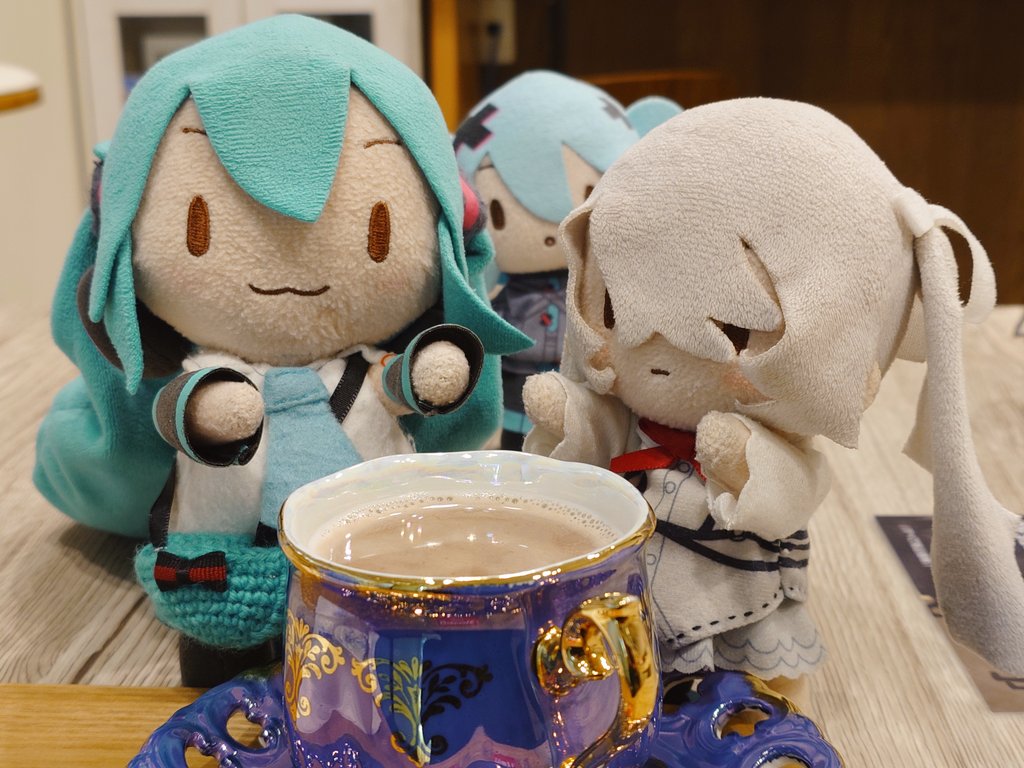 アルト家のミク tweet media