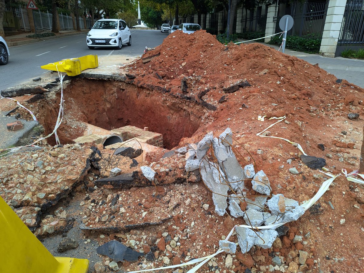 Simone Double-Masked Puterman tweet media