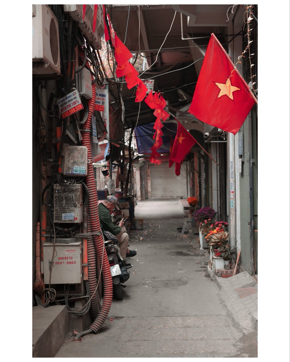 Spac3m0nkey6's tweet photo. @RMistereggen I just got back from Vietnam and the Vietnamese flag is everywhere! They're very proud of their culture! I went there to see Vietnam and their culture, I don't understand why the governments in Europe aren't proud of there's and don't want to celebrate it. https://t.co/GAmwXpVil1