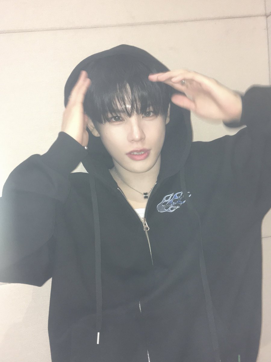 XODIAC_MEMBERS's tweet photo. [#규민🐶] 

사탕 먹을래? 🍭🍬

#XODIAC #소디엑 #GYUMIN #규민 #똑똑똑_귬이등장 https://t.co/AOY2CV2X6E