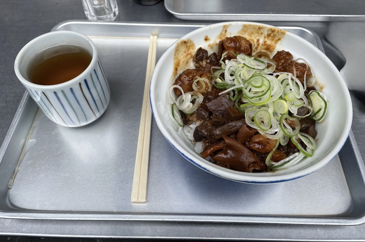 築地場外きつねやホルモン丼ガチでうめえ。