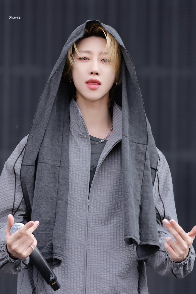 sonnet18_ tweet media