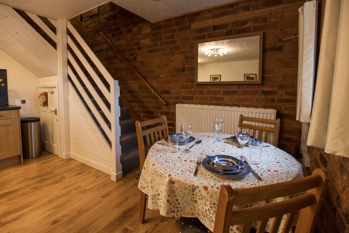 TheHolidayCots's tweet image. 💙 "Just back from a week staying at The Old Kennels. It was just perfect for our needs, we had such a lovely, relaxing break. The cottage was well equipped for its size. Can’t wait to go back!" 💙 

🛏️ Sleeps 6
theholidaycottages.co.uk/herefordshire/…

#GuestReview #Holiday #Staycation #Ledbury
