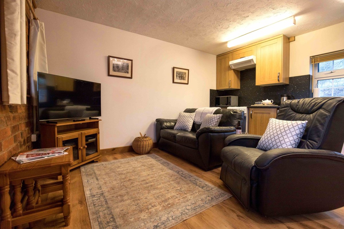 TheHolidayCots's tweet image. 💙 "Just back from a week staying at The Old Kennels. It was just perfect for our needs, we had such a lovely, relaxing break. The cottage was well equipped for its size. Can’t wait to go back!" 💙 

🛏️ Sleeps 6
theholidaycottages.co.uk/herefordshire/…

#GuestReview #Holiday #Staycation #Ledbury