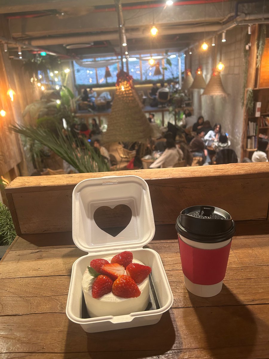 adaadamama's tweet photo. 間違えてテイクアウトにしちゃった https://t.co/I7cj1qhkEN