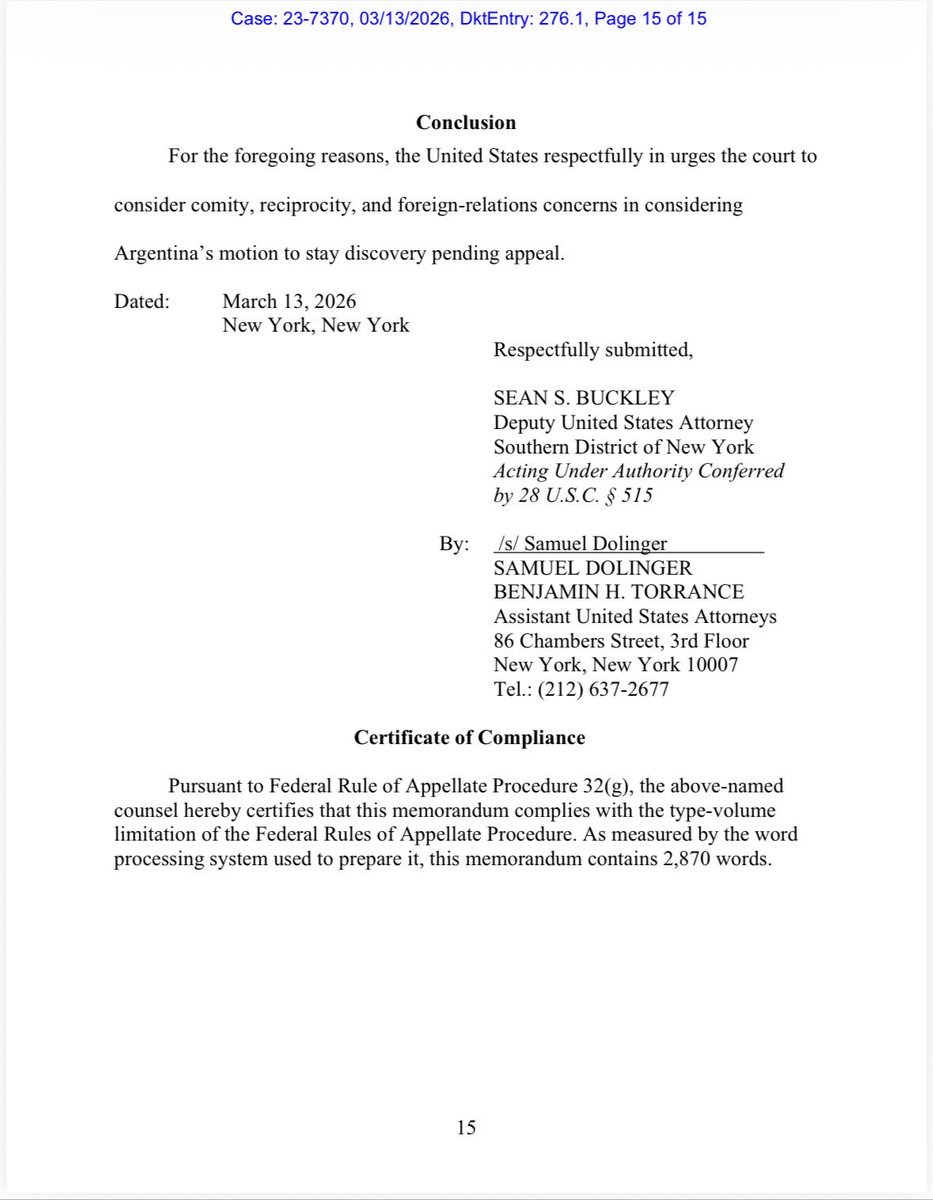 SebastianMaril's tweet photo. 🛑El Departamento de Justicia de los EE.UU. presentó un pedido de suspensión del discovery mientras la Corte de Apelaciones decide la apelación primaria (USD 16.100 millones). Anoche, hubo sorpresa ya que el DOJ no había solicitado ser aceptado como Amicus en apoyo de la Rep. Argentina en la apelación primaria. Finalmente, el pedido está relacionado con suspender el discovery y no sobre los méritos de la apelación. 

🛑 The U.S. Department of Justice has requested a stay of discovery while the Court of Appeals considers the primary appeal (USD 16.1 billion). The request initially surprised market participants, as the DOJ had not previously sought to appear as amicus curiae in support of the Republic of Argentina in the main appeal. The filing, however, ultimately relates to pausing discovery proceedings and not to the merits of the appeal itself.