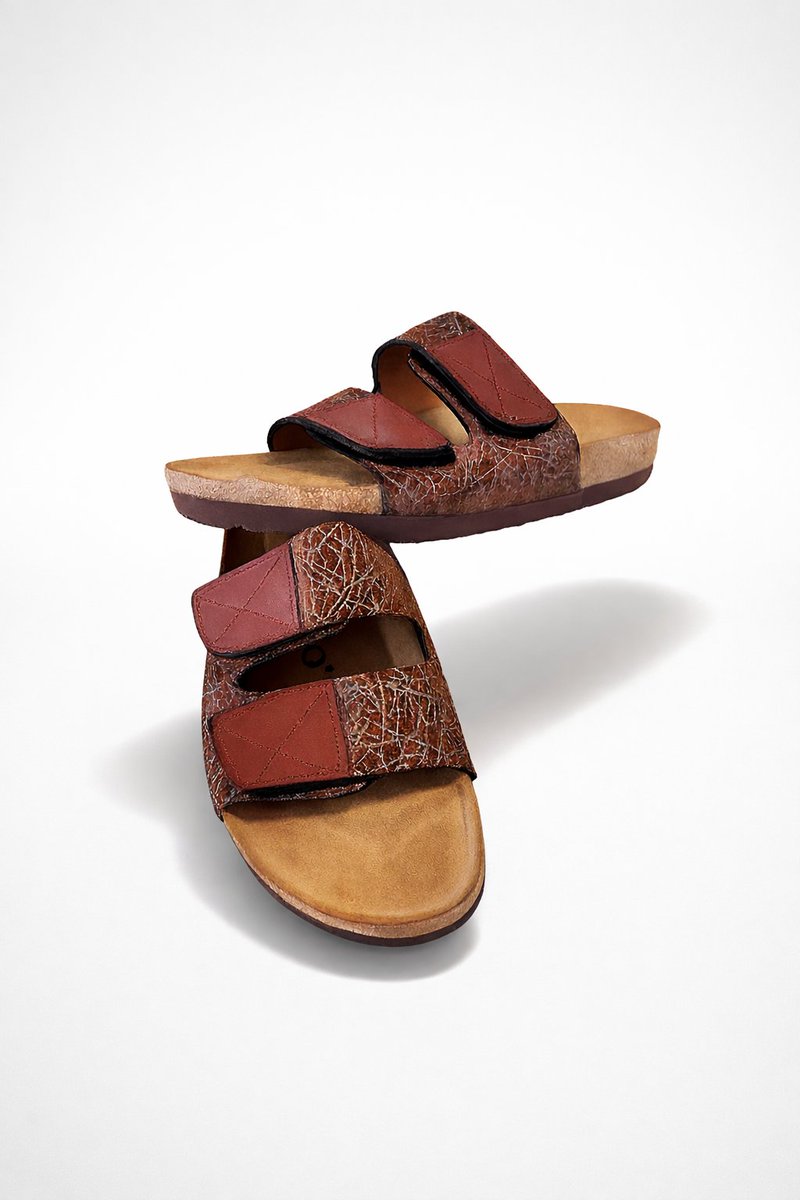 absalam19's tweet photo. @akintollgate When it comes to shoes classy men and women choose our brand.
#8twenty8 #theshoemaker #madeinnigeria https://t.co/Lu6VPpxbi4