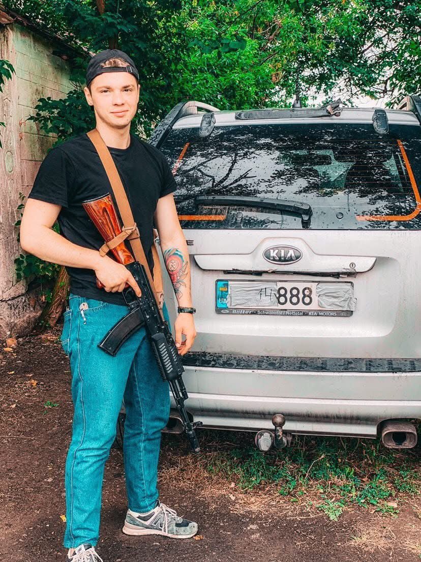 Коли мова про добровольців — в першу чергу згадую друга Кенні.

З 15ти років по вишколах, з 18ти — по окопах, в 22 — на Щиті. 

Дякую за відвагу та Чин ❤️‍🩹
Люблю тебе, малий.